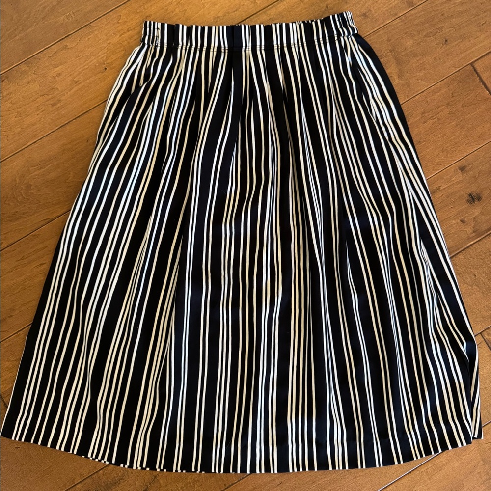 H&M Classic Black & White Striped A-Line Skirt | Size 8 | EUC